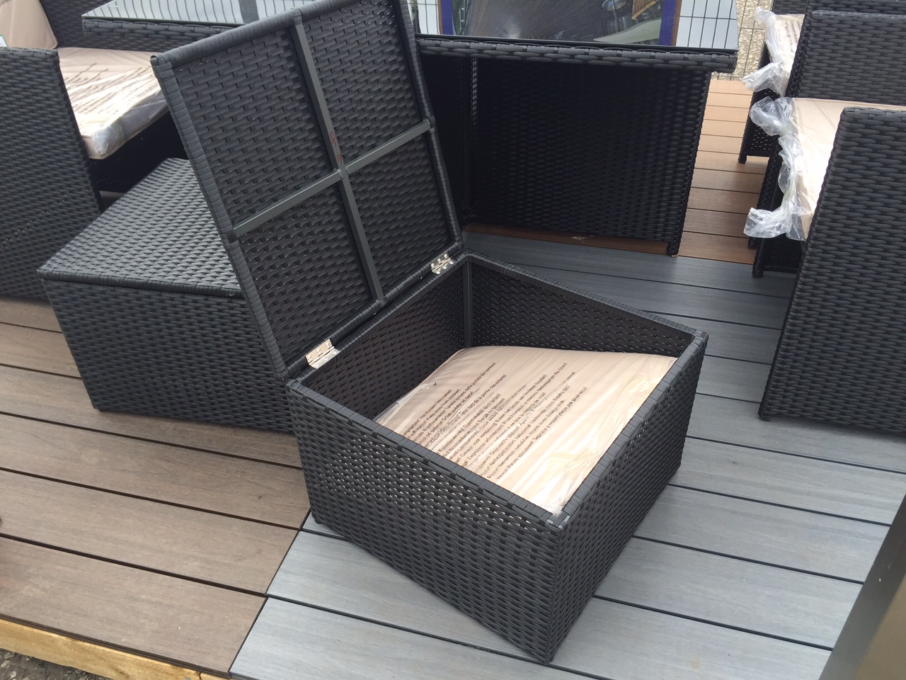 ready assembled rattan cube set